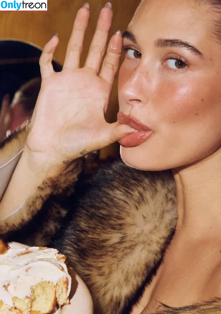 Hailey Baldwin Bieber nude photo #0785 (haileybieber)