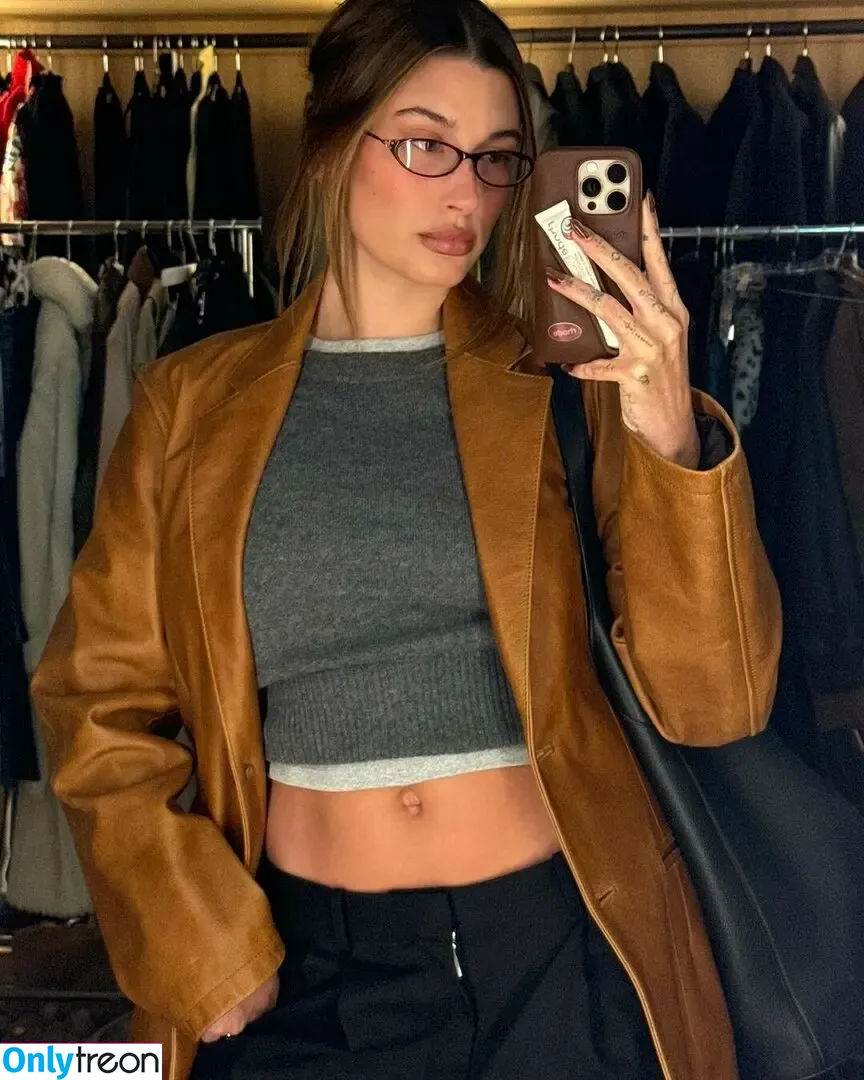 Hailey Baldwin Bieber nude photo #0793 (haileybieber)