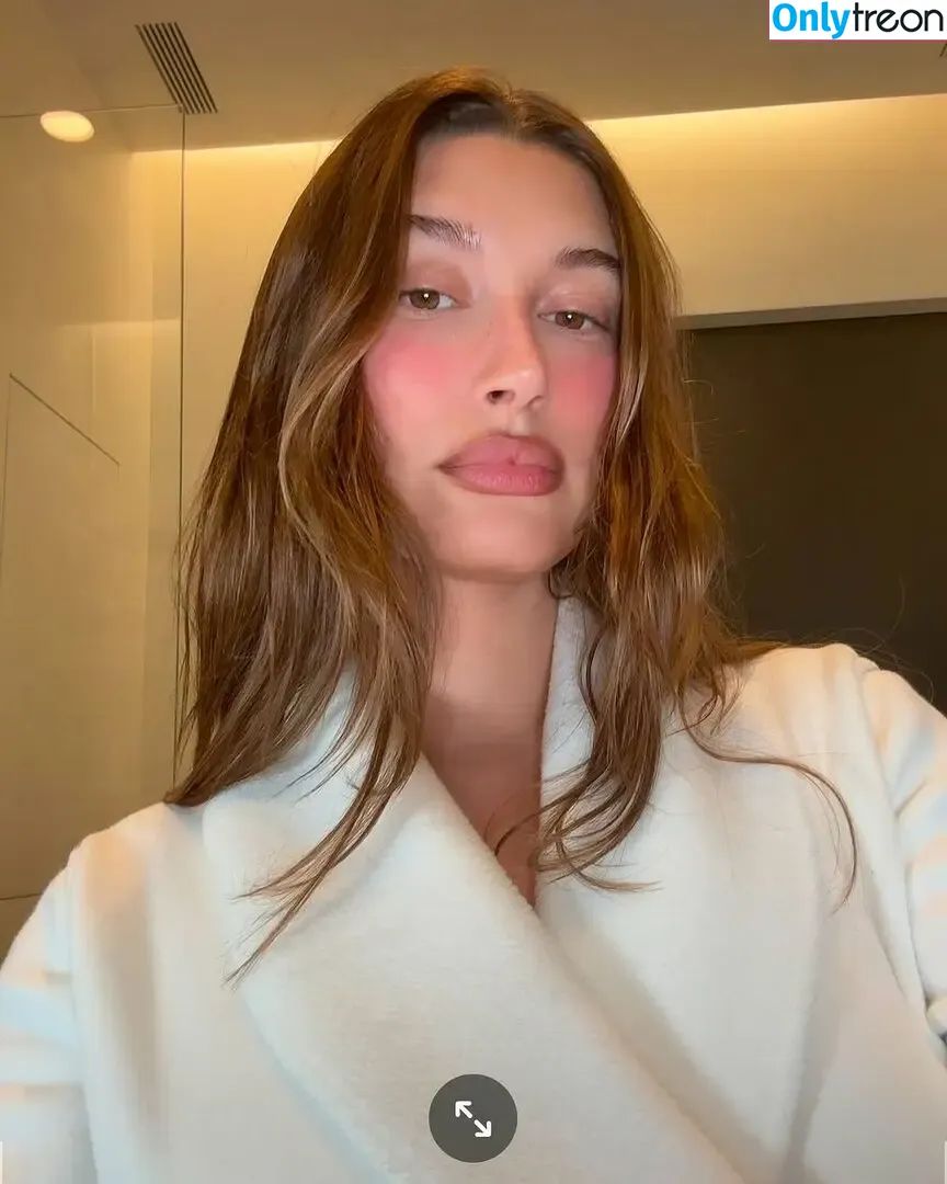 Hailey Baldwin Bieber nude photo #0834 (haileybieber)