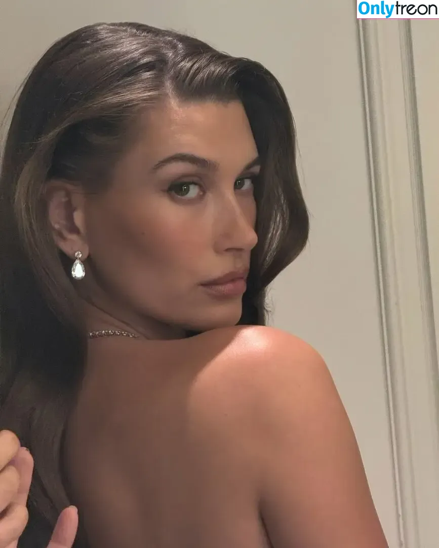 Hailey Baldwin Bieber nude photo #0935 (haileybieber)