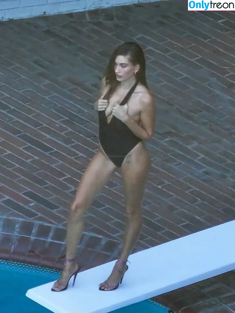 Hailey Baldwin Bieber nude photo #1016 (haileybieber)