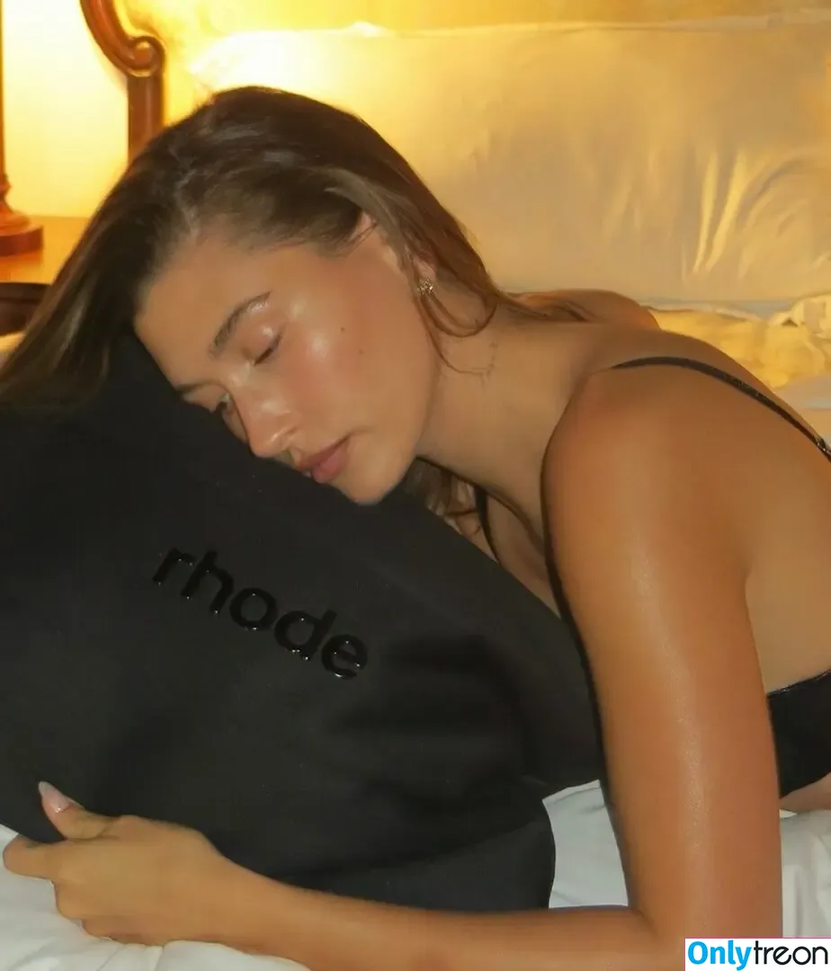 Hailey Baldwin Bieber nude photo #1036 (haileybieber)