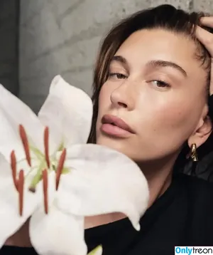 Hailey Baldwin / haileybieber nude photo #0077