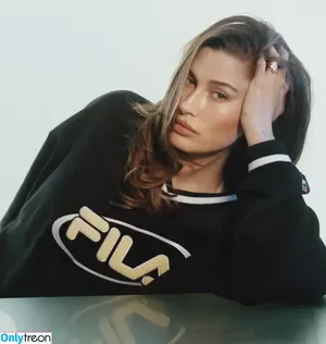 Hailey Baldwin / haileybieber nude photo #0088