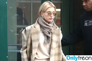 Hailey Baldwin / haileybieber nude photo #0135
