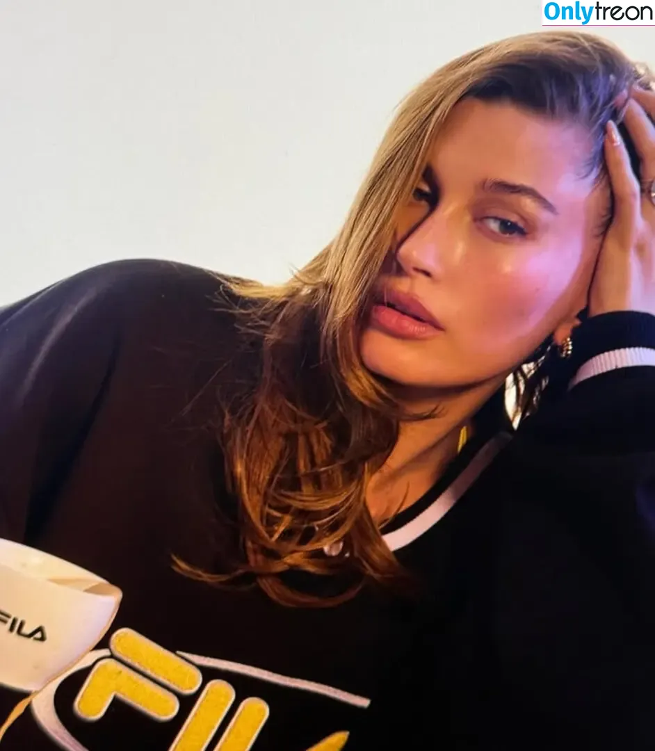 Hailey Baldwin nude photo #0089 (haileybieber)
