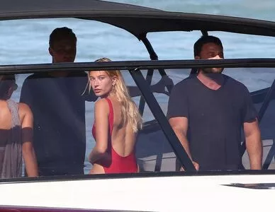 Hailey Bieber / baldwin / haileybieber фото голая #0339
