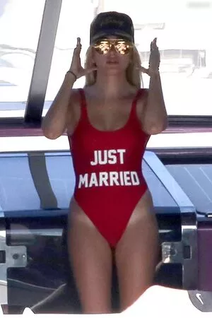 Hailey Bieber / baldwin / haileybieber фото голая #0349