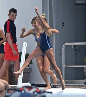Hailey Bieber / baldwin / haileybieber фото голая #0400