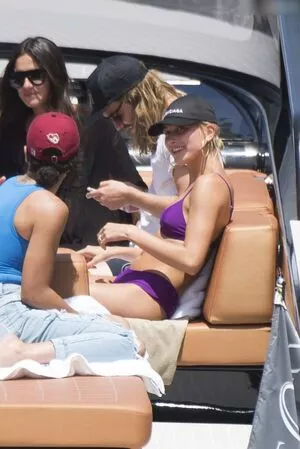 Hailey Bieber / baldwin / haileybieber фото голая #0512