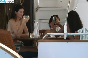 Hailey Bieber / baldwin / haileybieber фото голая #0724