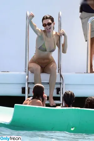 Hailey Bieber / baldwin / haileybieber nude photo #0751