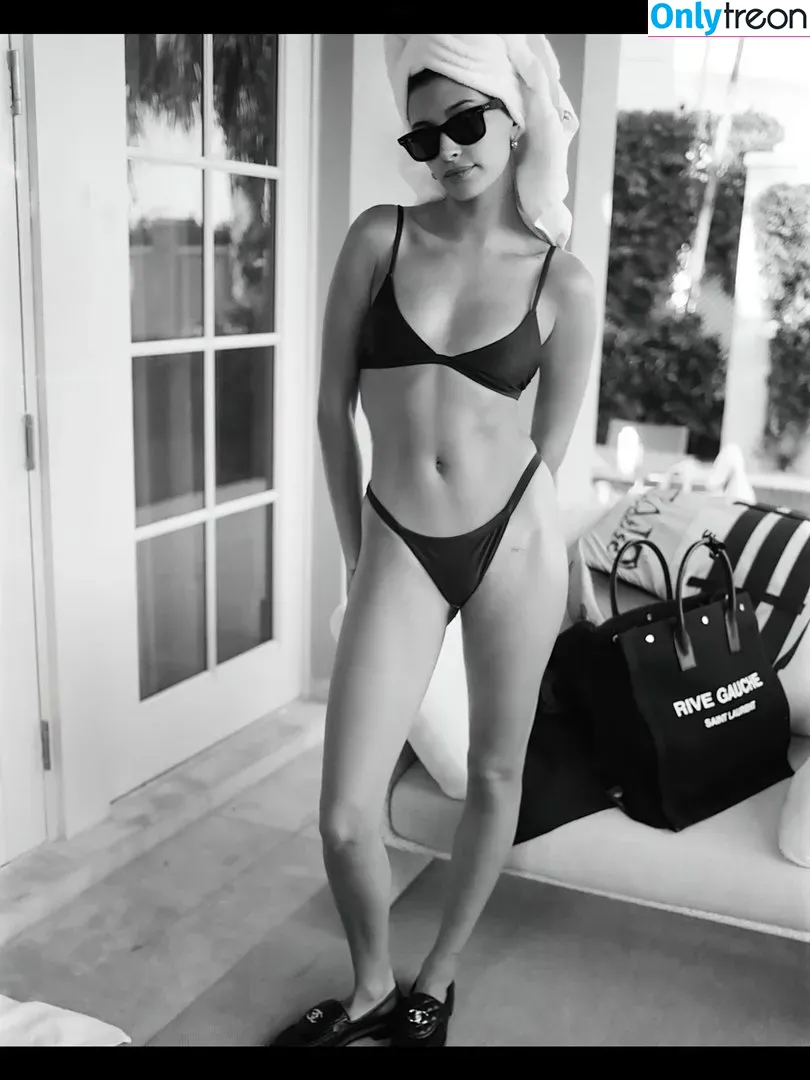 Hailey Bieber nude photo #0001 (baldwin / haileybieber)