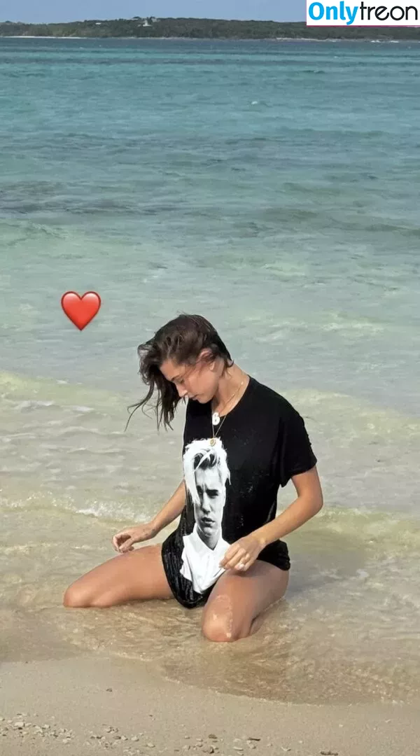 Hailey Bieber nude photo #0226 (baldwin / haileybieber)