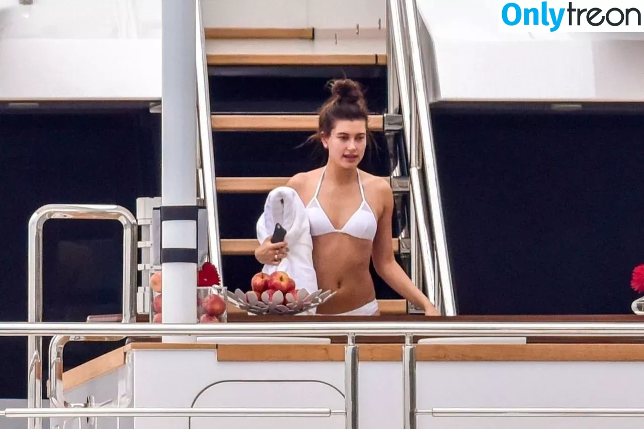 Hailey Bieber nude photo #0315 (baldwin / haileybieber)