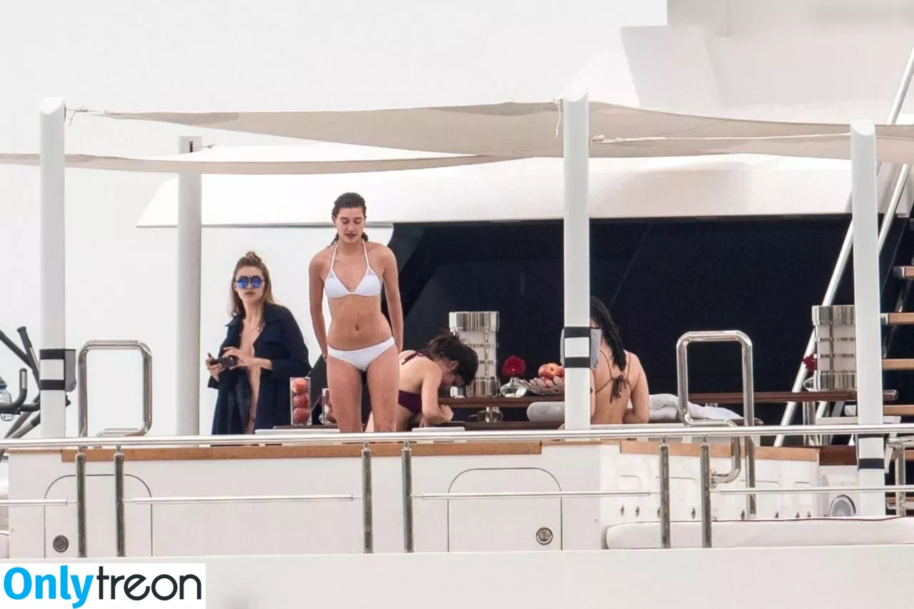 Hailey Bieber nude photo #0318 (baldwin / haileybieber)