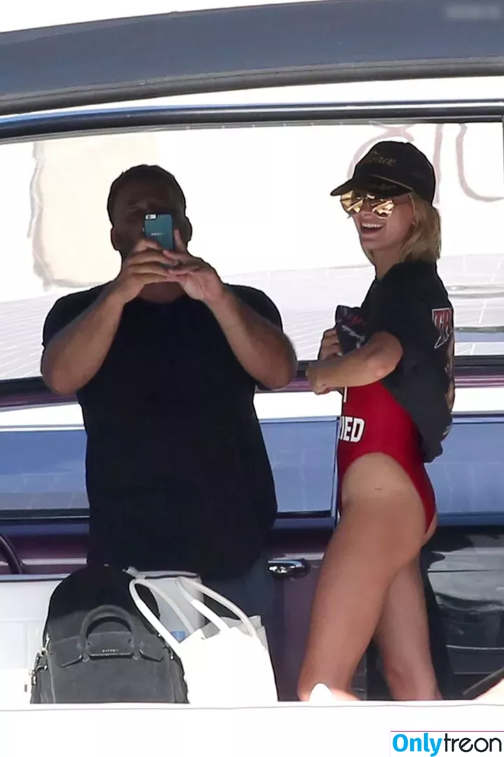 Hailey Bieber nude photo #0334 (baldwin / haileybieber)