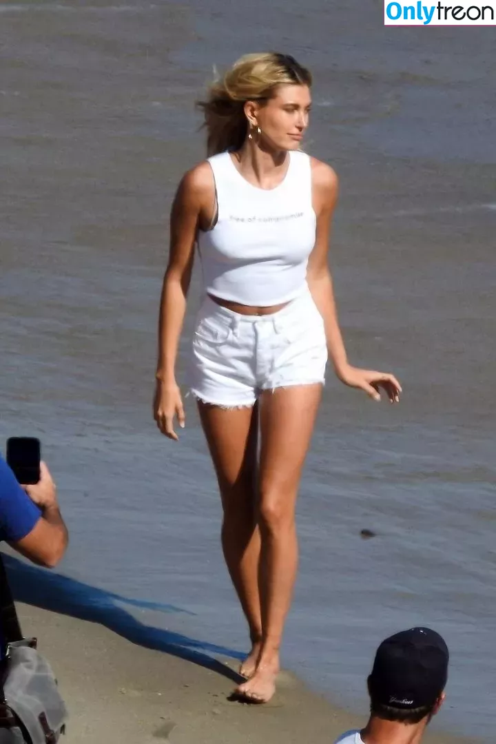 Hailey Bieber голая photo #0421 (baldwin / haileybieber)
