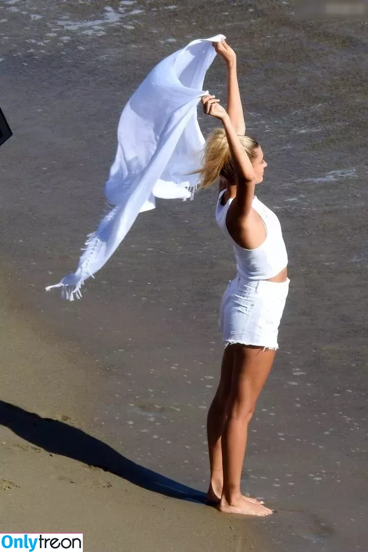 Hailey Bieber голая photo #0422 (baldwin / haileybieber)