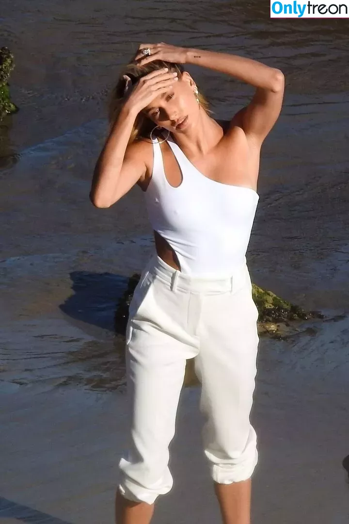 Hailey Bieber голая photo #0433 (baldwin / haileybieber)