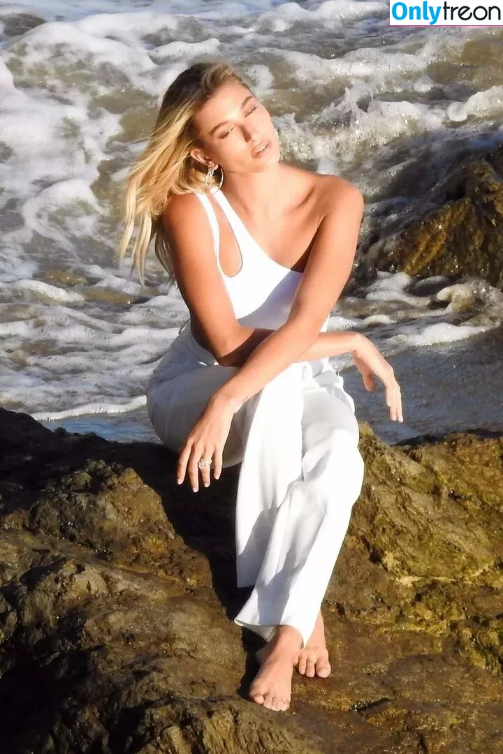 Hailey Bieber голая photo #0435 (baldwin / haileybieber)