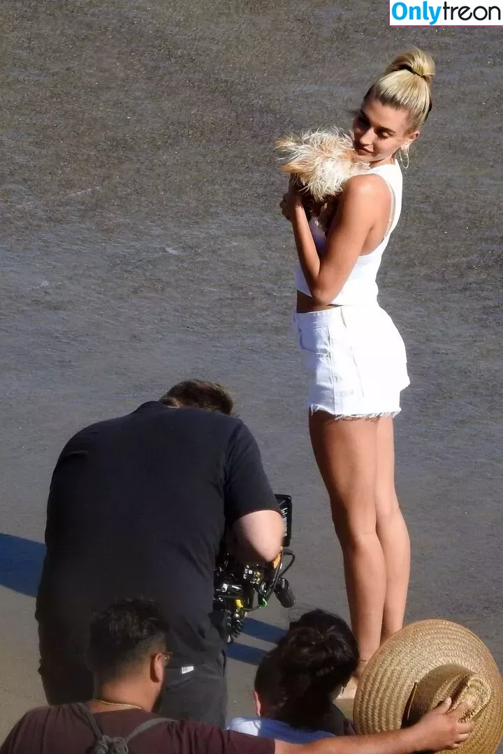 Hailey Bieber голая photo #0437 (baldwin / haileybieber)