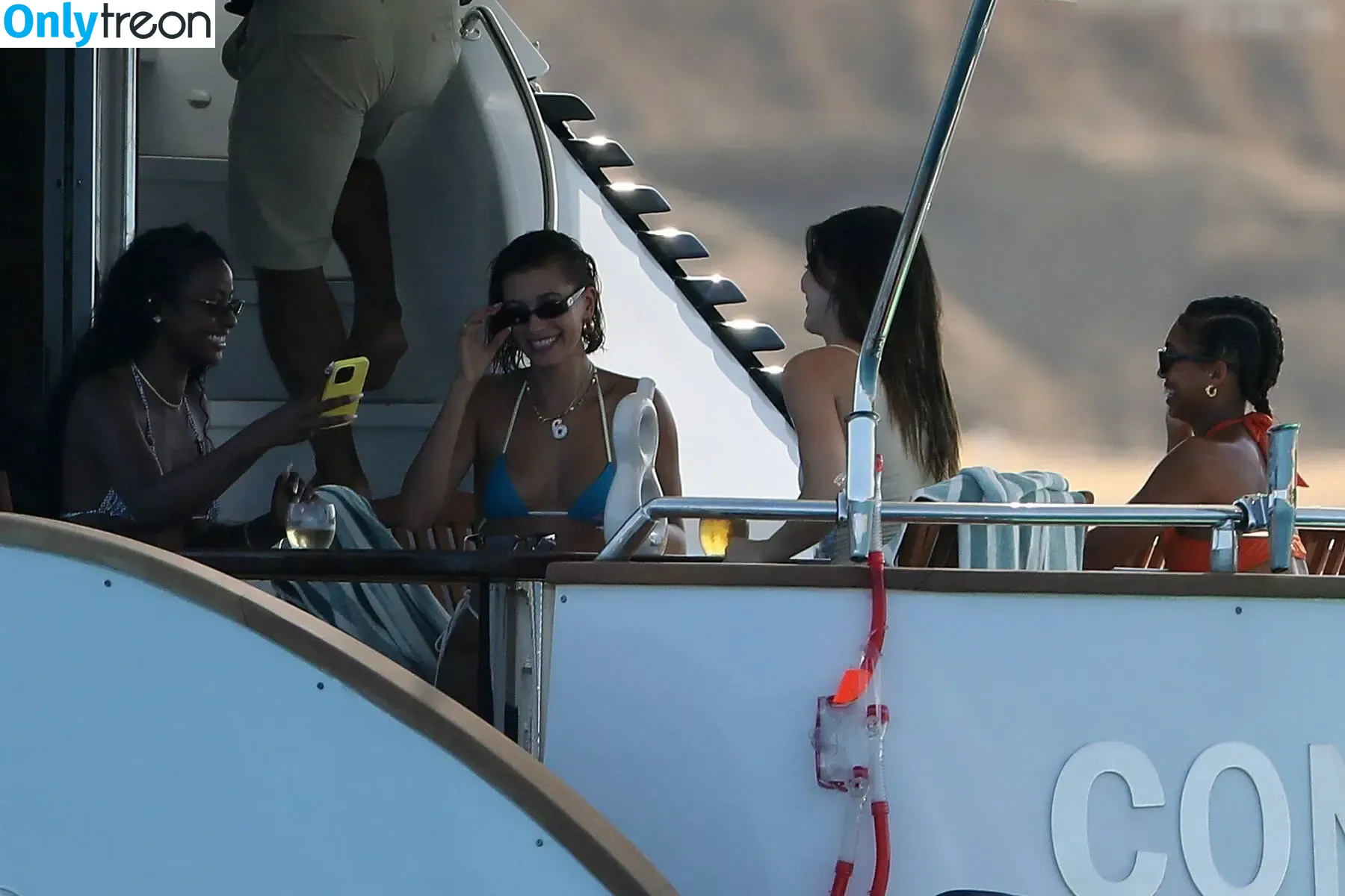 Hailey Bieber nude photo #0730 (baldwin / haileybieber)