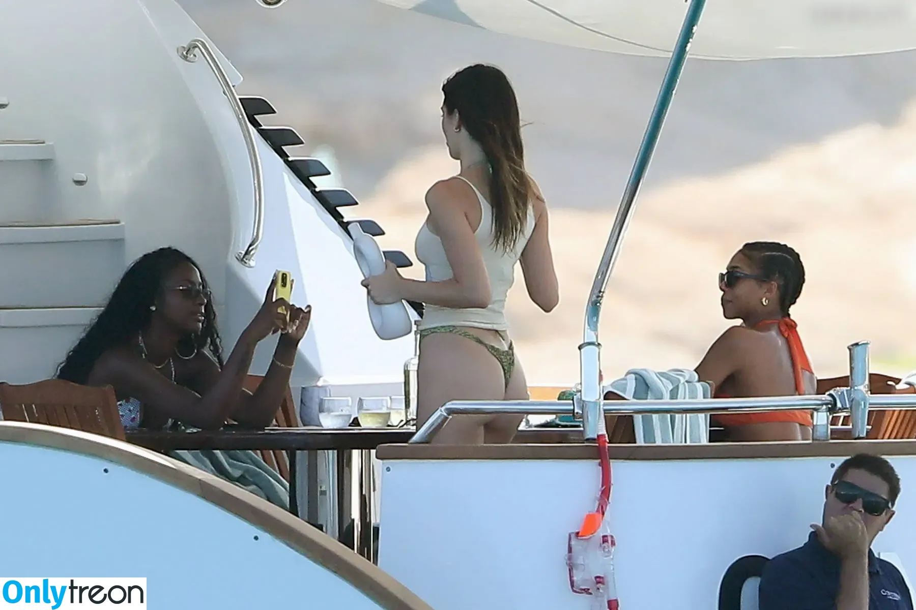 Hailey Bieber nude photo #0746 (baldwin / haileybieber)
