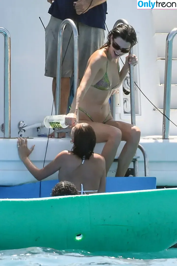 Hailey Bieber nude photo #0750 (baldwin / haileybieber)