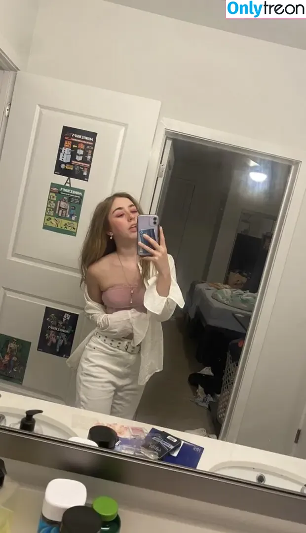 Haileyspesia nude photo #0003 (hailey_spesia)
