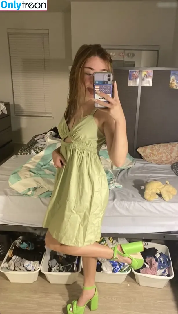 Haileyspesia nude photo #0004 (hailey_spesia)