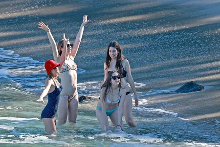 Haim Sisters / haimtheband nude photo #0019