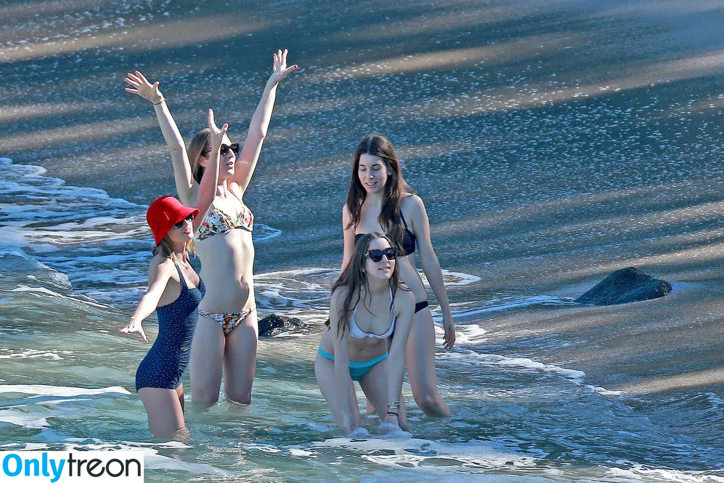 Haim Sisters nude photo #0019 (haimtheband)