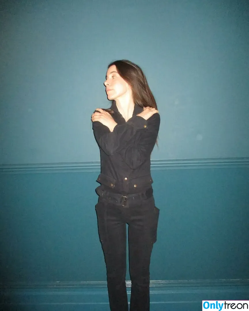 Haim Sisters nude photo #0086 (haimtheband)