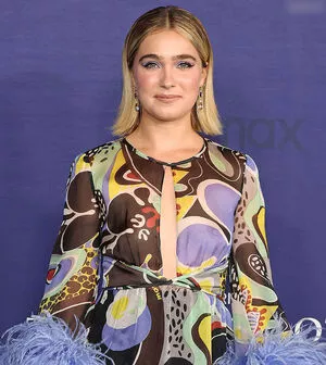 Haley Lu Richardson / haleyluhoo nude photo #0375