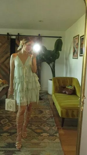 Haley Lu Richardson / haleyluhoo nude photo #0394