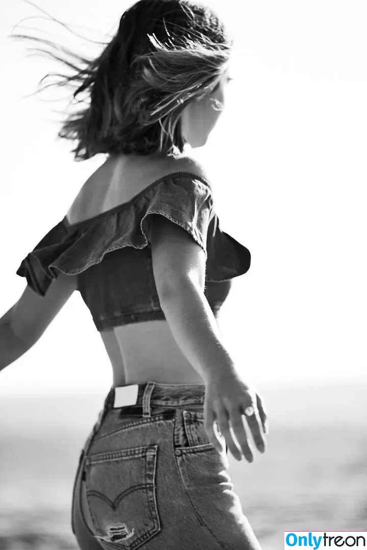 Haley Lu Richardson голая photo #0029 (haleyluhoo)
