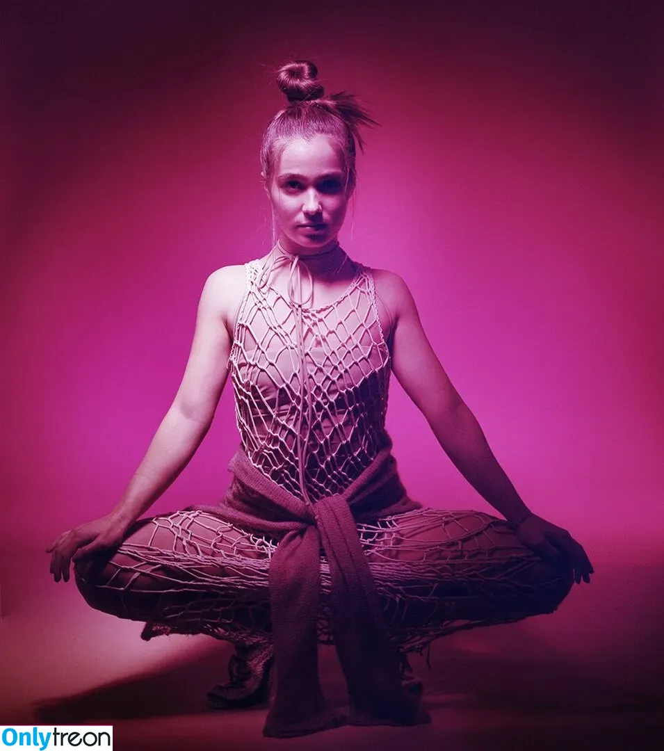 Haley Lu Richardson голая photo #0031 (haleyluhoo)