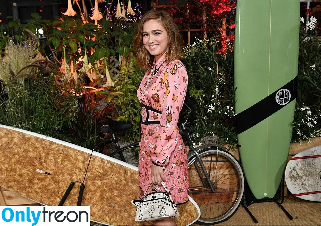 Haley Lu Richardson голая photo #0050 (haleyluhoo)