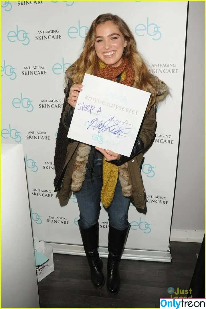 Haley Lu Richardson голая photo #0073 (haleyluhoo)