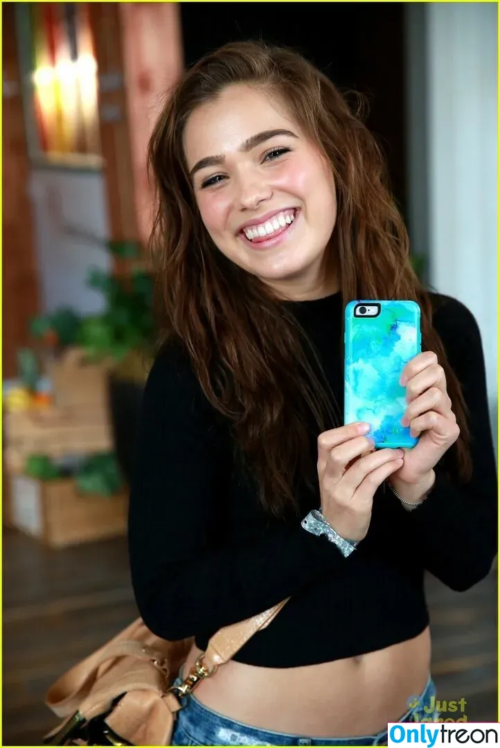 Haley Lu Richardson голая photo #0074 (haleyluhoo)