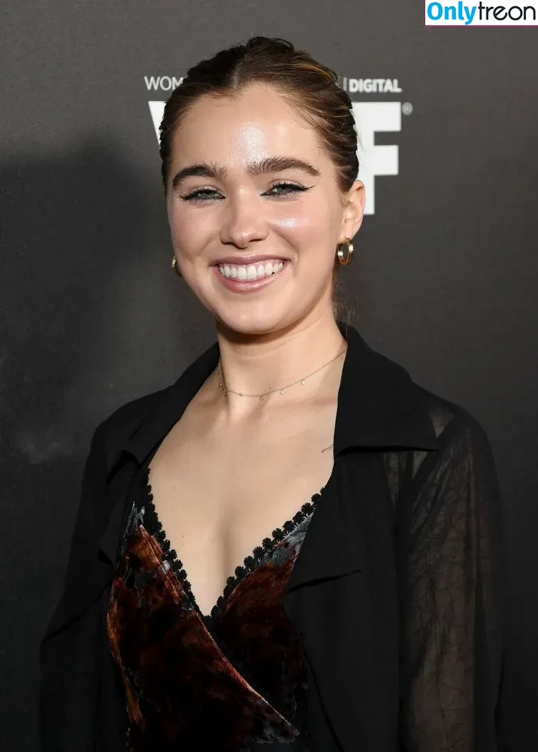 Haley Lu Richardson голая photo #0081 (haleyluhoo)