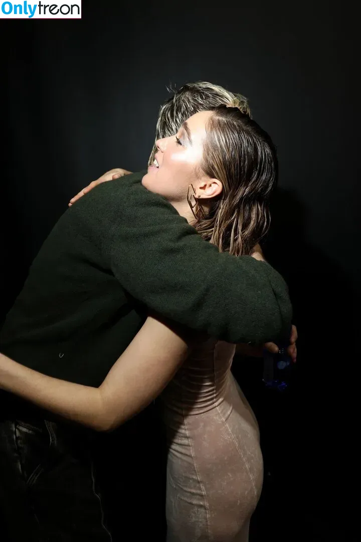 Haley Lu Richardson голая photo #0096 (haleyluhoo)