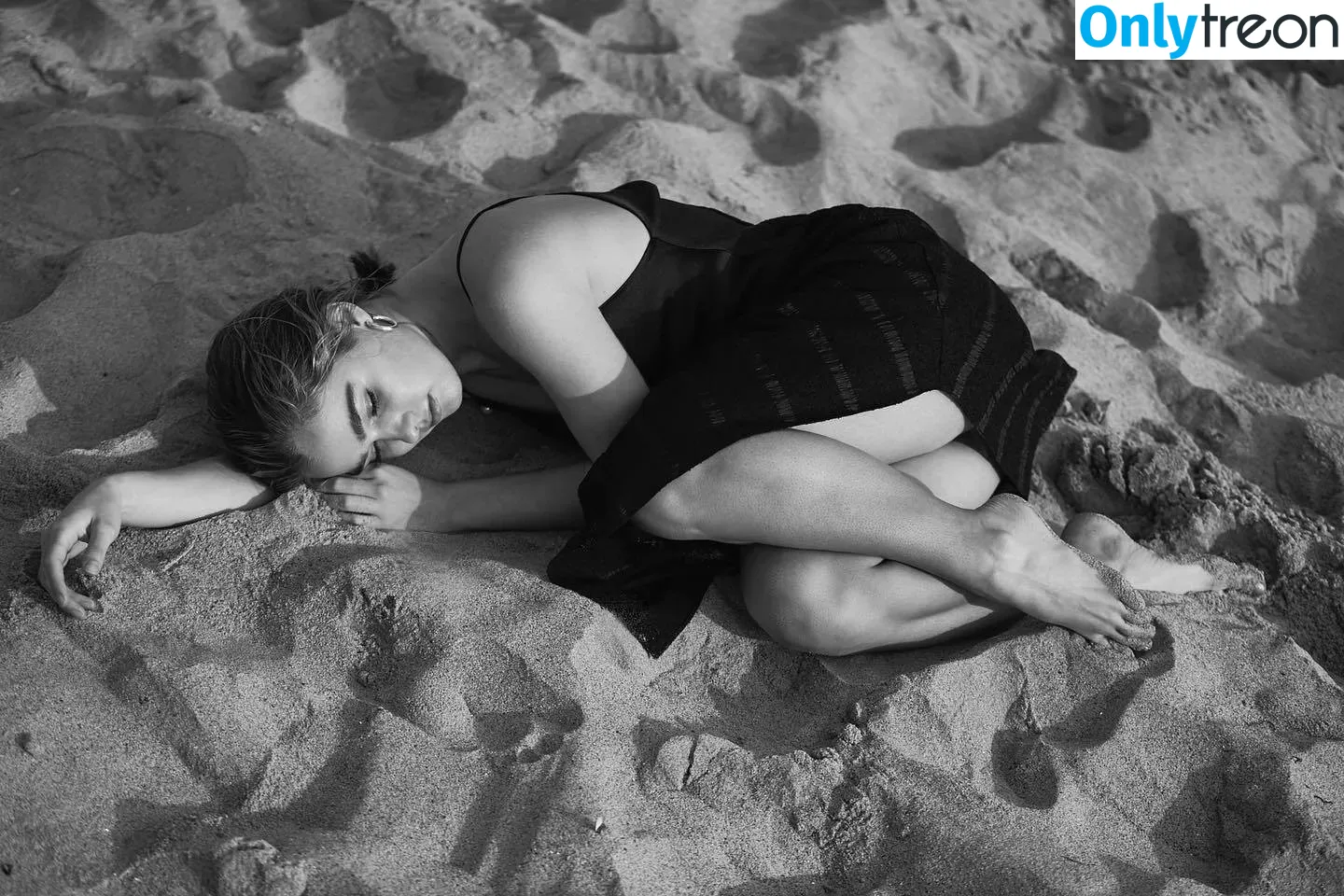 Haley Lu Richardson nude photo #0105 (haleyluhoo)