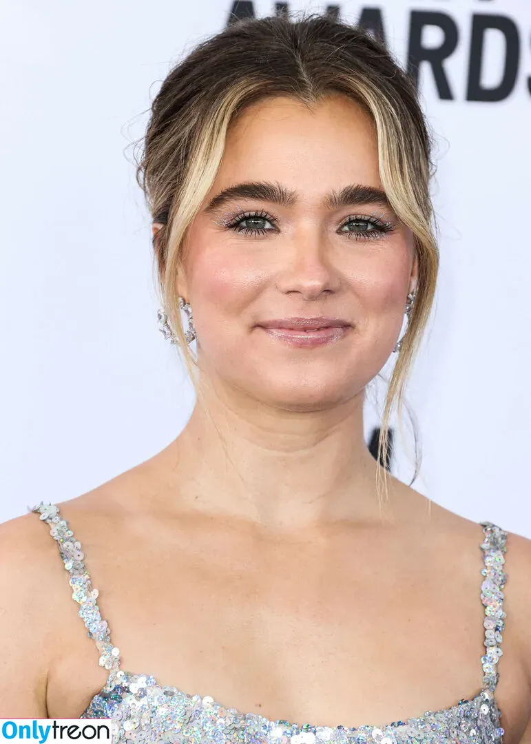 Haley Lu Richardson голая photo #0129 (haleyluhoo)