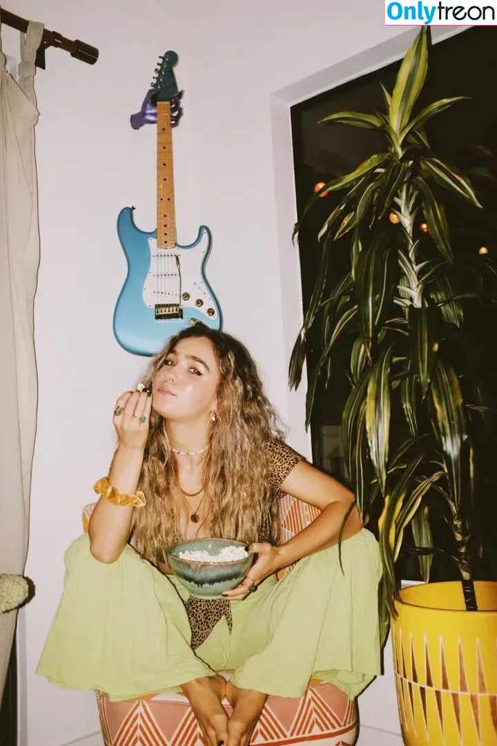 Haley Lu Richardson голая photo #0184 (haleyluhoo)