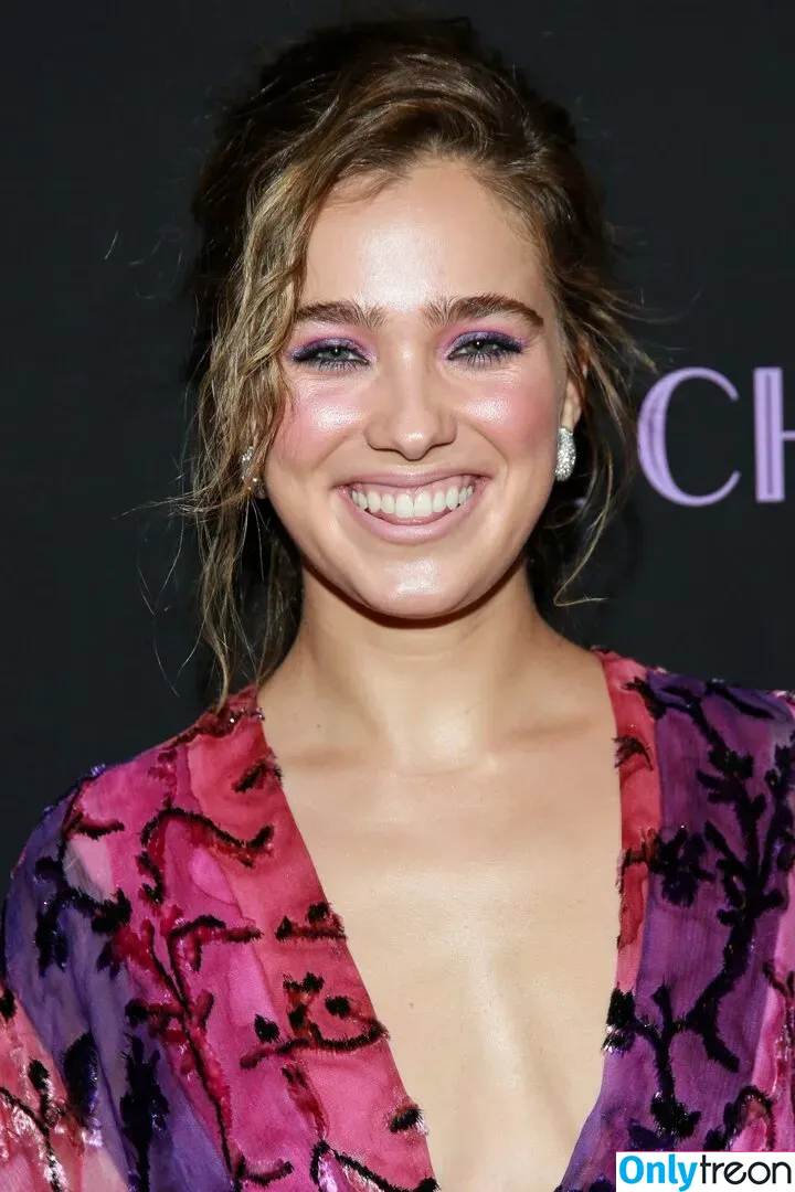 Haley Lu Richardson голая photo #0215 (haleyluhoo)