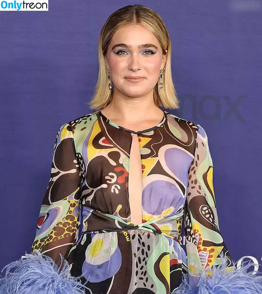 Haley Lu Richardson nude photo #0375 (haleyluhoo)