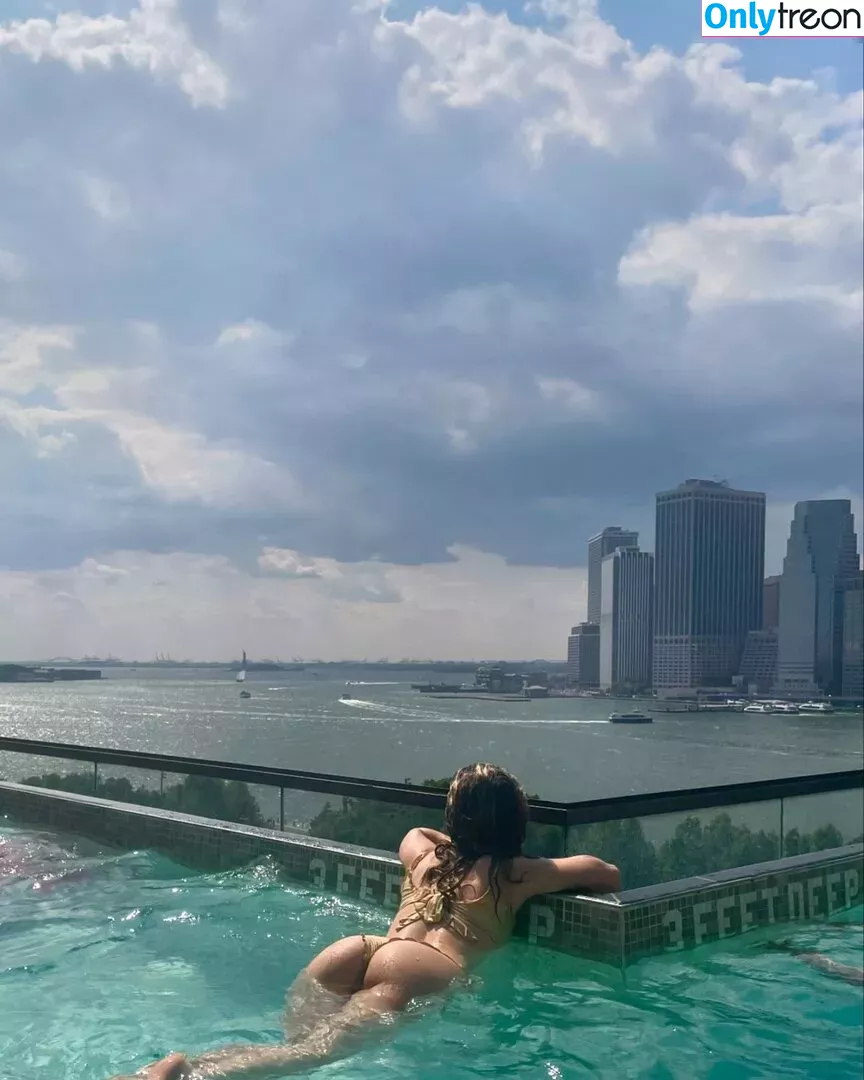 Haley Lu Richardson nude photo #0389 (haleyluhoo)