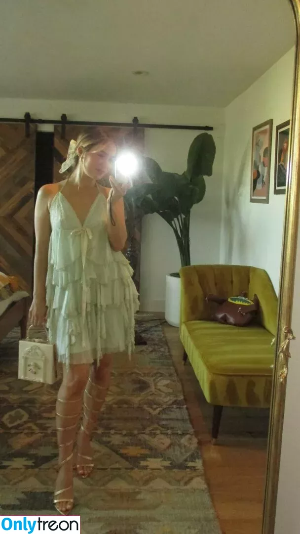 Haley Lu Richardson nude photo #0394 (haleyluhoo)